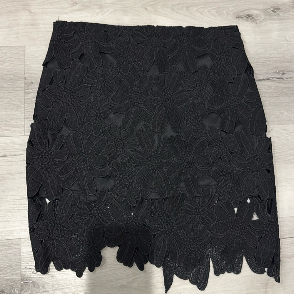 Loveposh floral Lace lined up to 3/4 length Skirt with back zipper.